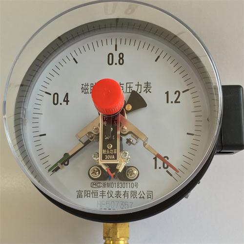 YXC150磁助电接点压力表
